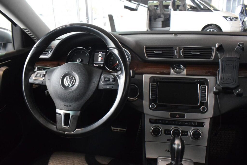 Volkswagen Passat Alltrack Exposé-Bild 10