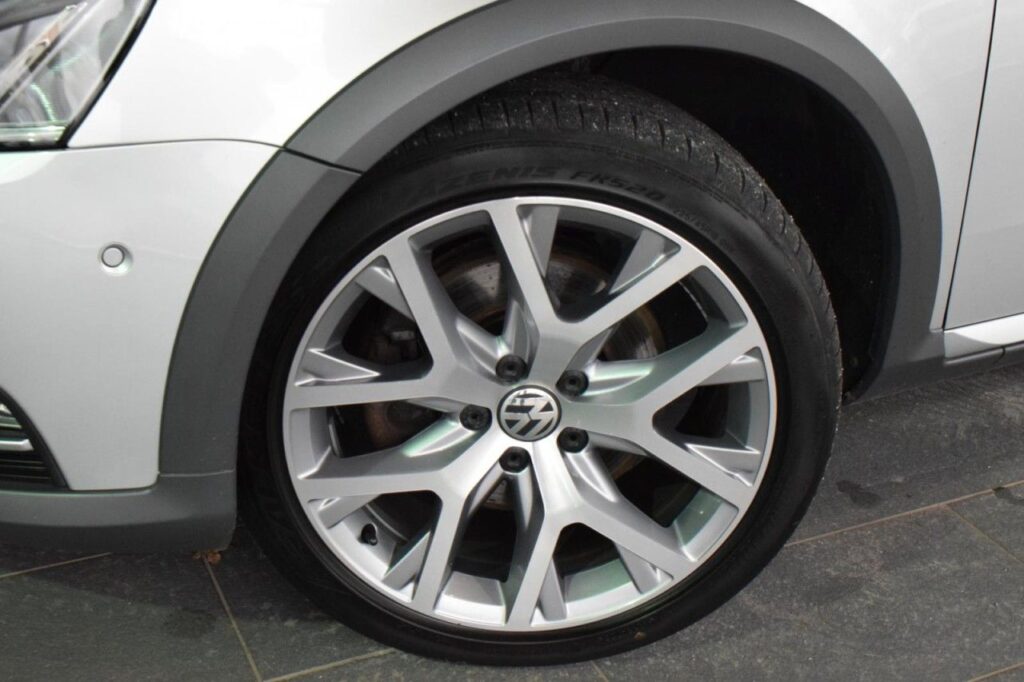 Volkswagen Passat Alltrack Exposé-Bild 17