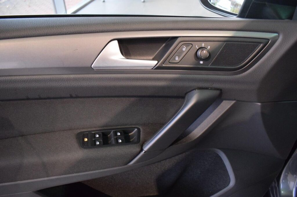 Volkswagen Golf Sportsvan Exposé-Bild 6