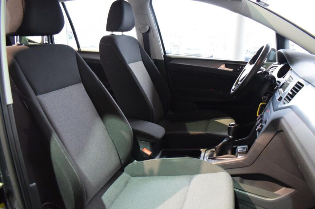 Volkswagen Golf Sportsvan Exposé-Bild 7