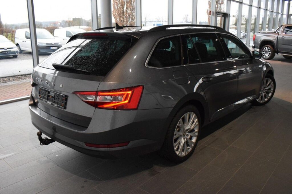 Skoda Superb Exposé-Bild 3
