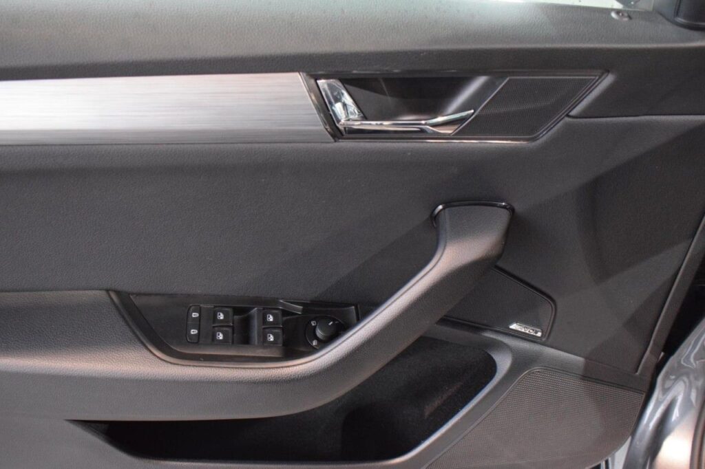 Skoda Superb Exposé-Bild 6