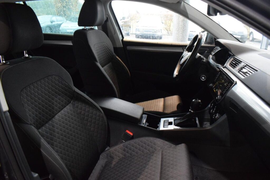 Skoda Superb Exposé-Bild 7