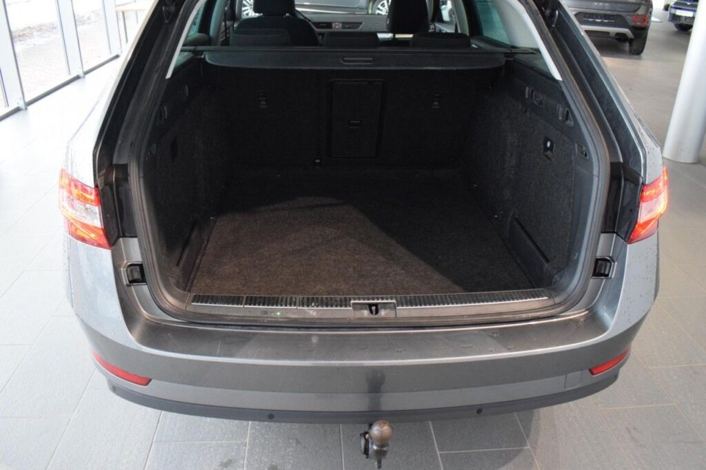 Skoda Superb Exposé-Bild 9