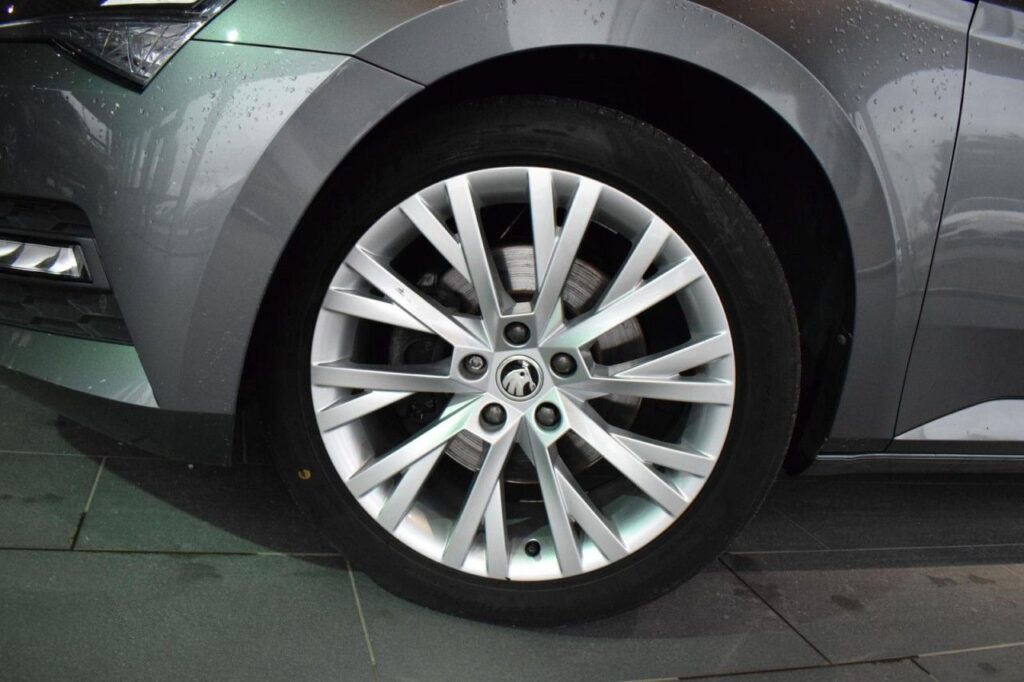 Skoda Superb Exposé-Bild 17