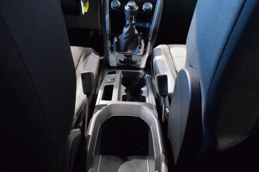 Volkswagen T-Roc Exposé-Bild 12