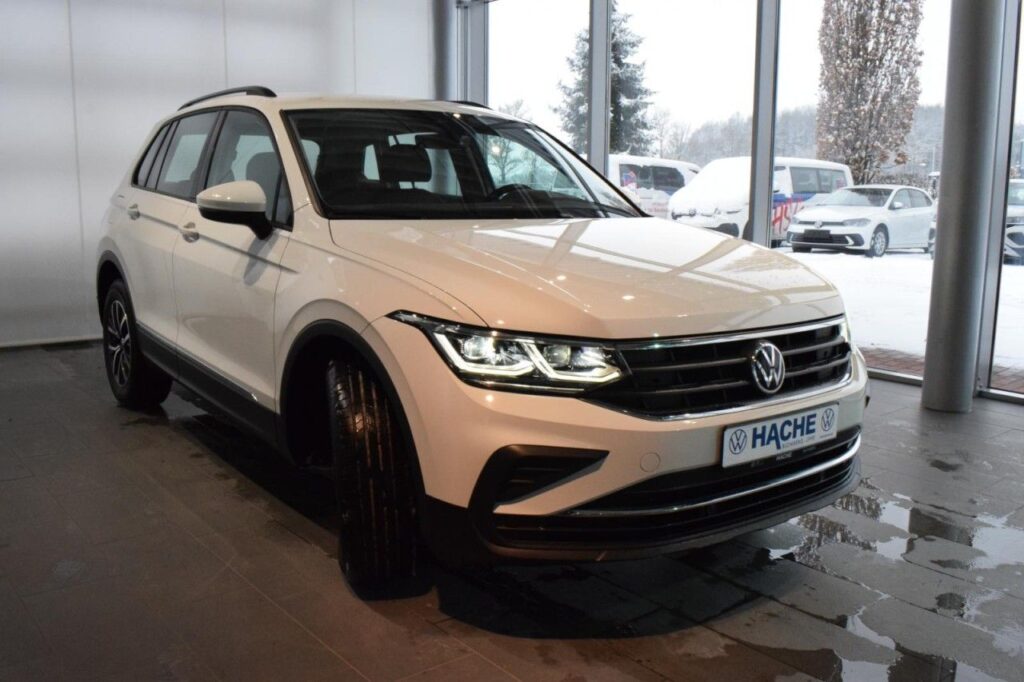 Volkswagen Tiguan Exposé-Bild 2