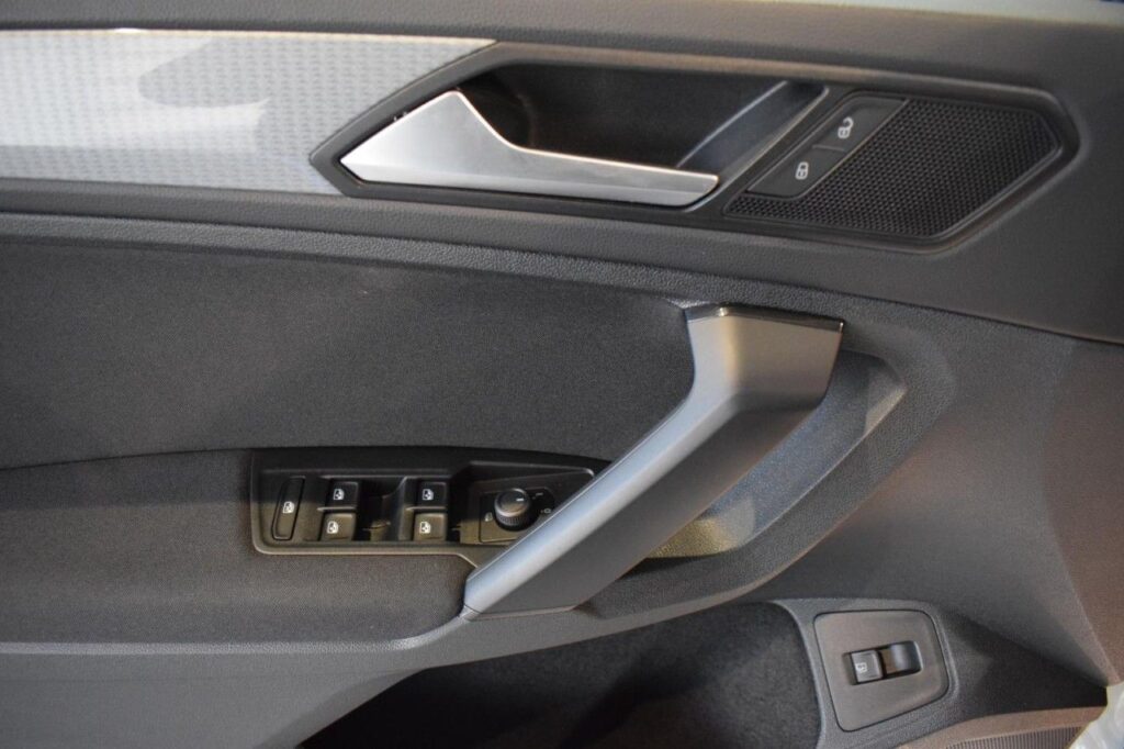 Volkswagen Tiguan Exposé-Bild 6