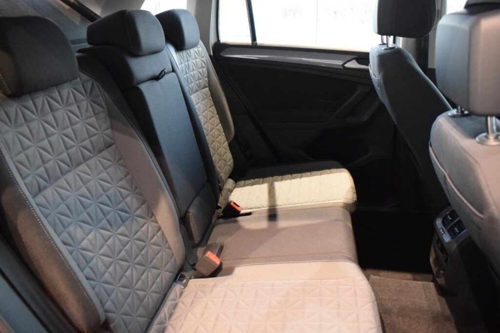 Volkswagen Tiguan Exposé-Bild 8