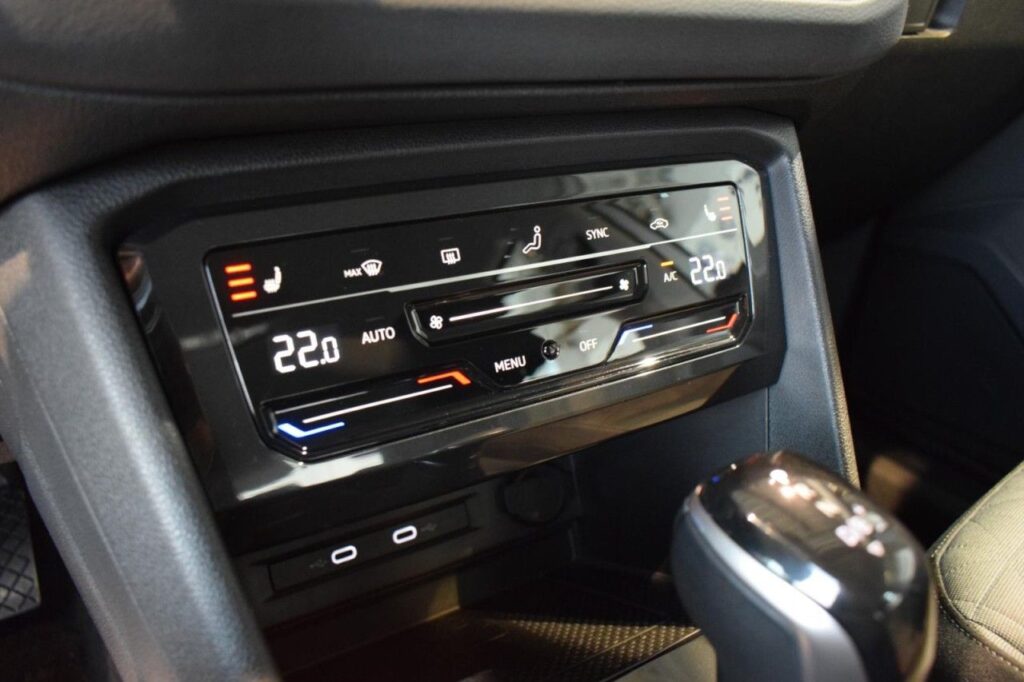 Volkswagen Tiguan Exposé-Bild 14