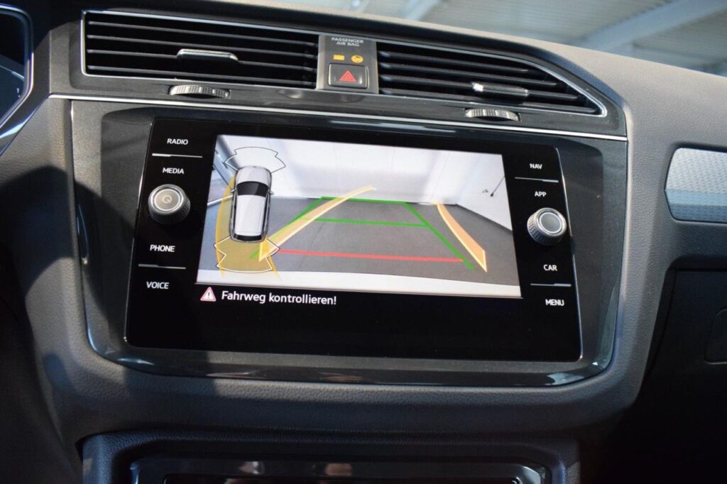 Volkswagen Tiguan Exposé-Bild 15