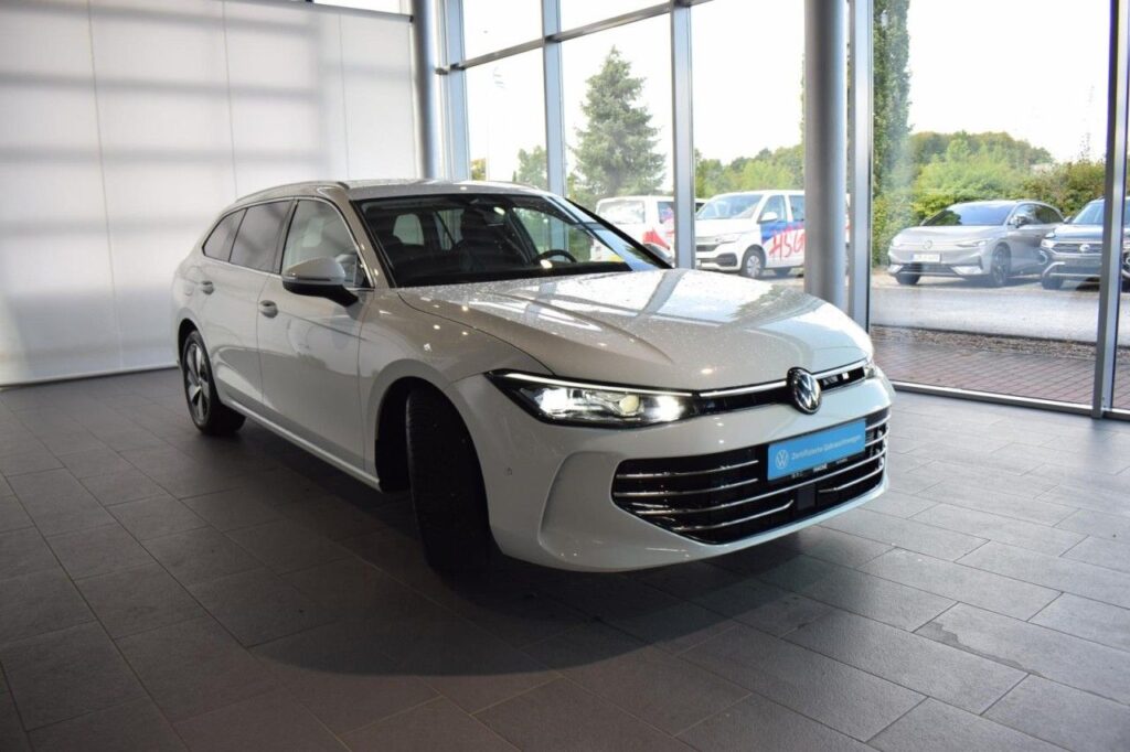 Volkswagen Passat Variant Exposé-Bild 2