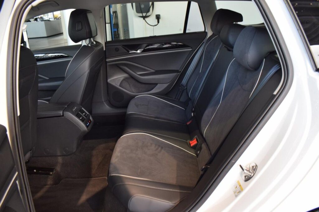 Volkswagen Passat Variant Exposé-Bild 8