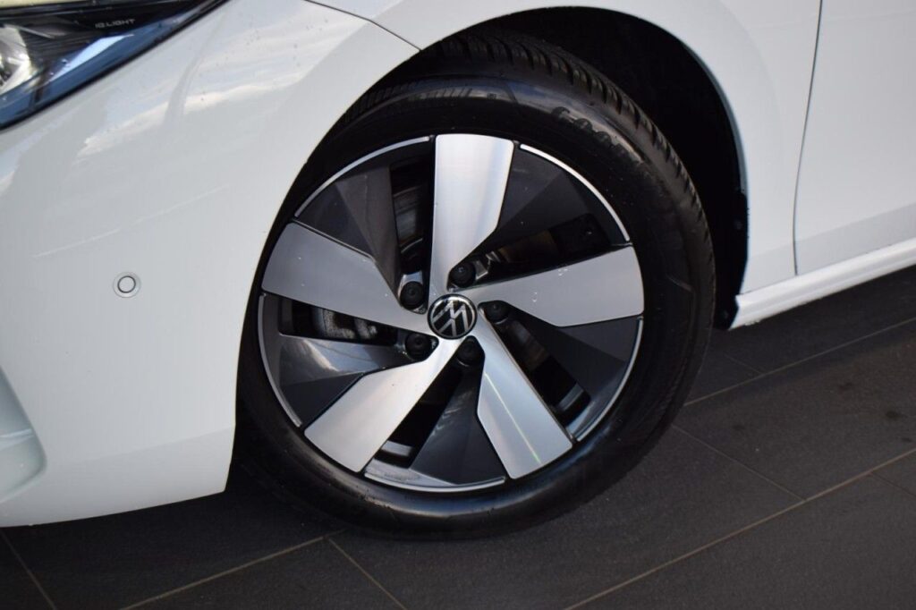 Volkswagen Passat Variant Exposé-Bild 17