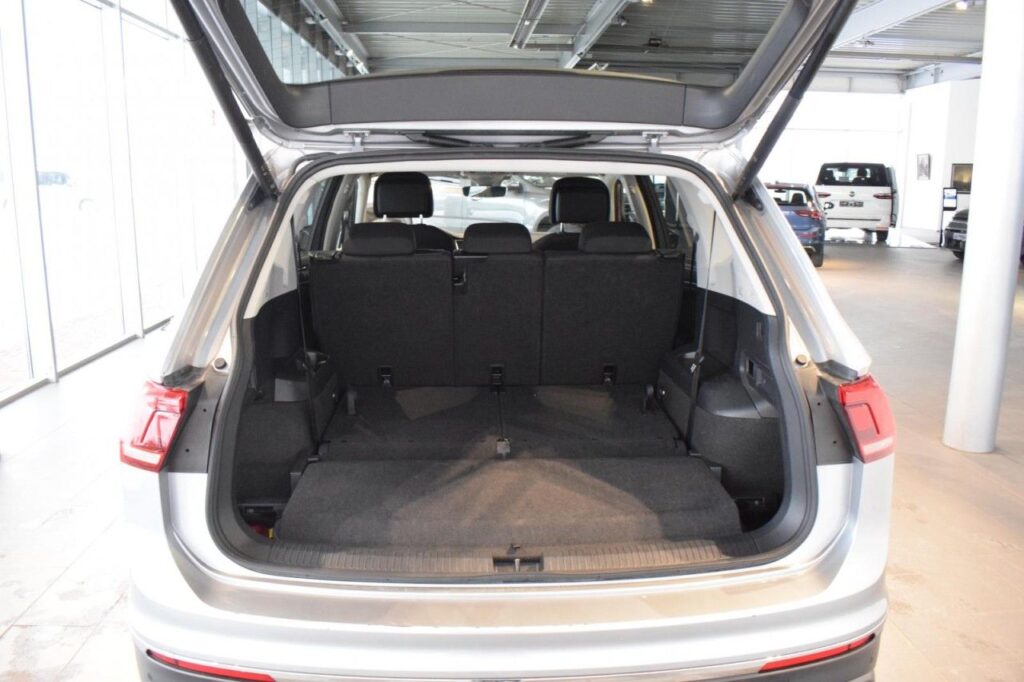 Volkswagen Tiguan Allspace Exposé-Bild 6