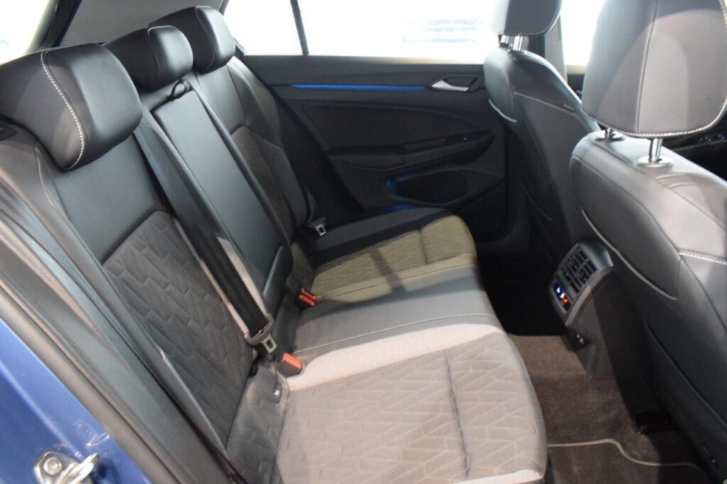 Volkswagen Golf Exposé-Bild 8