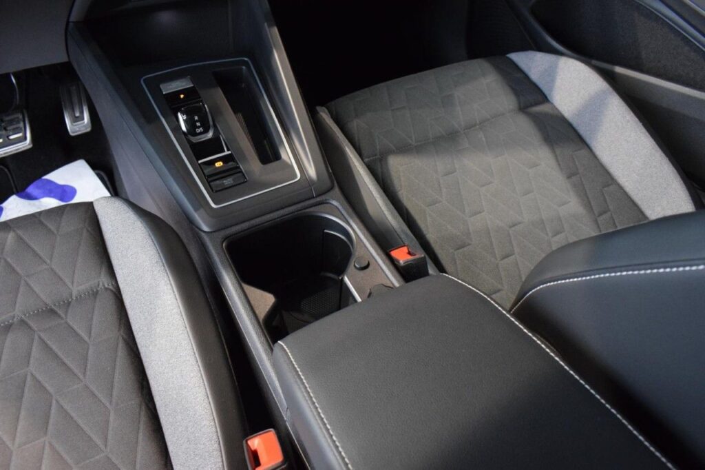 Volkswagen Golf Exposé-Bild 11