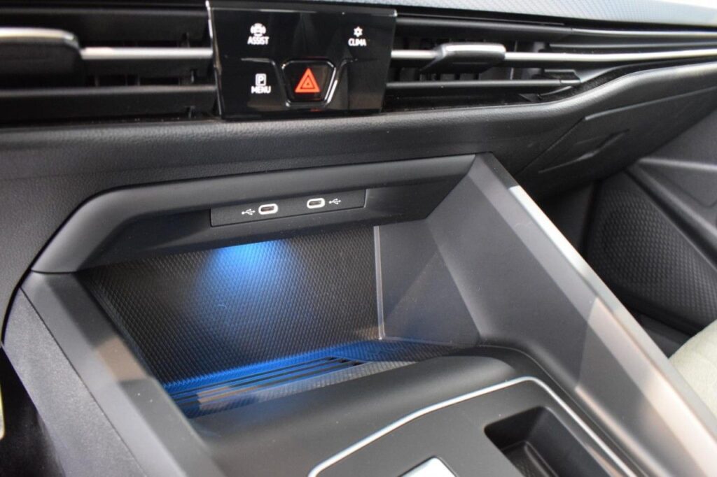 Volkswagen Golf Exposé-Bild 14