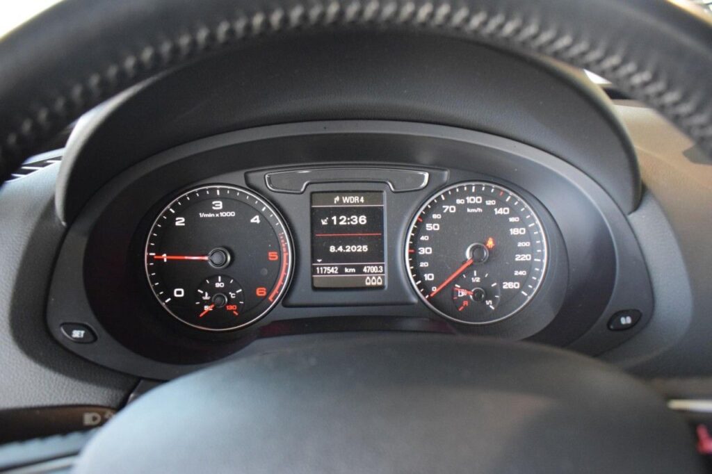 Audi Q3 Exposé-Bild 14