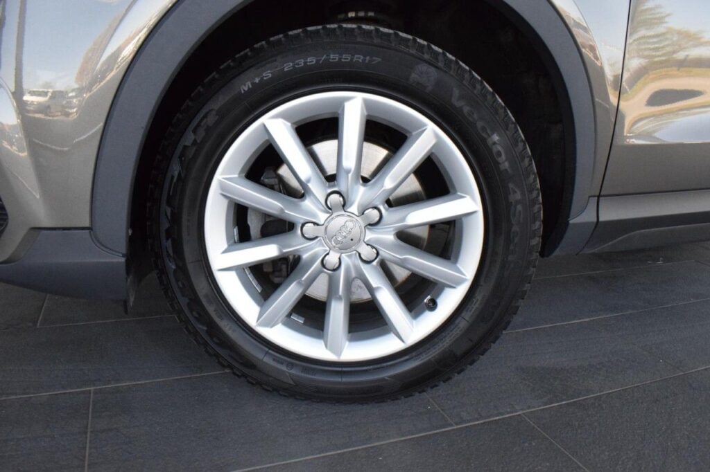 Audi Q3 Exposé-Bild 16