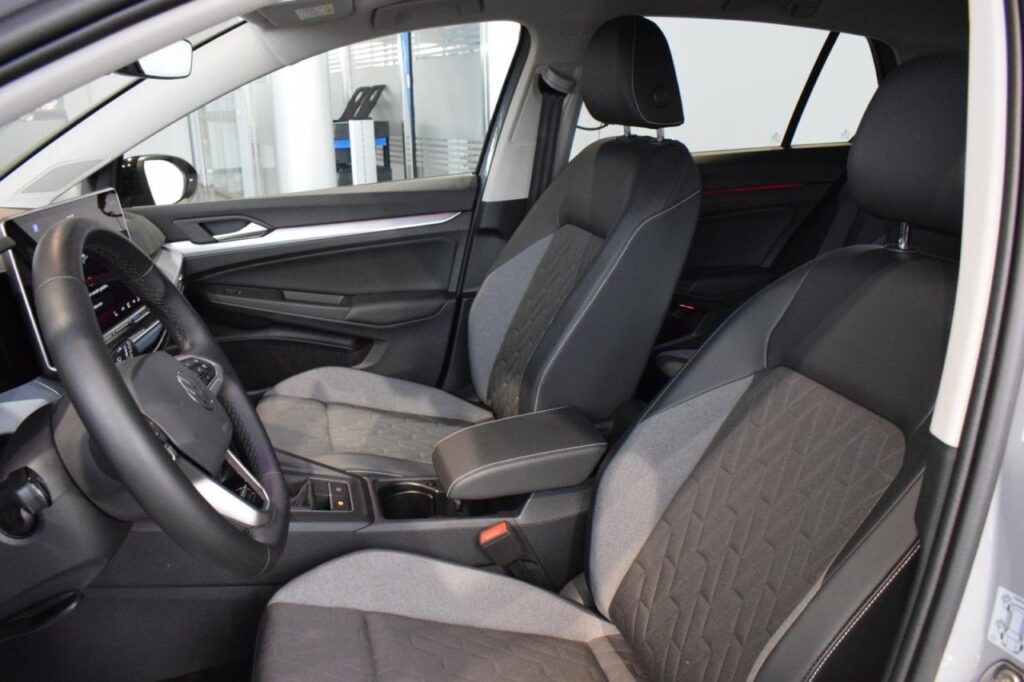 Volkswagen Golf Exposé-Bild 5