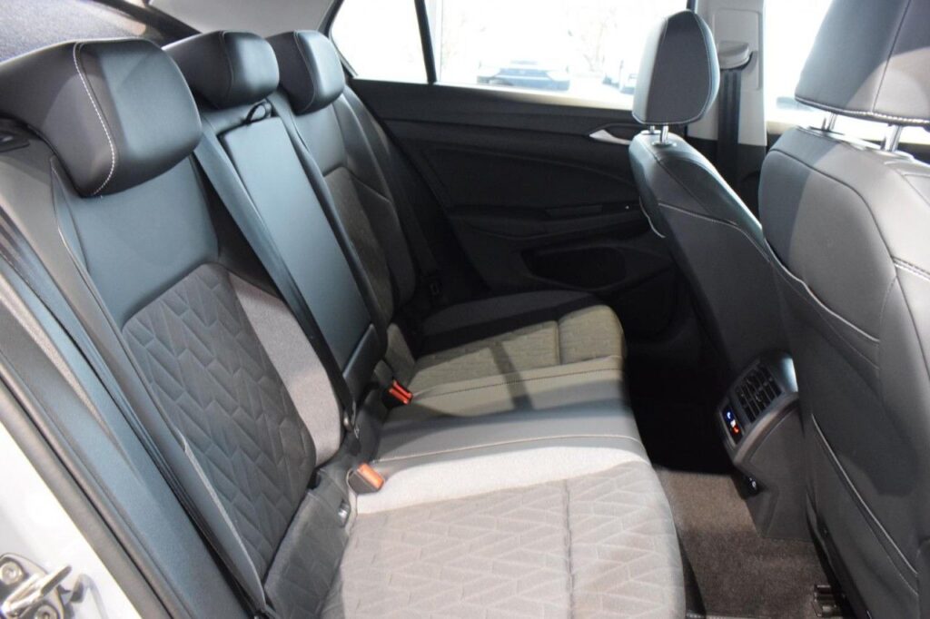 Volkswagen Golf Exposé-Bild 8