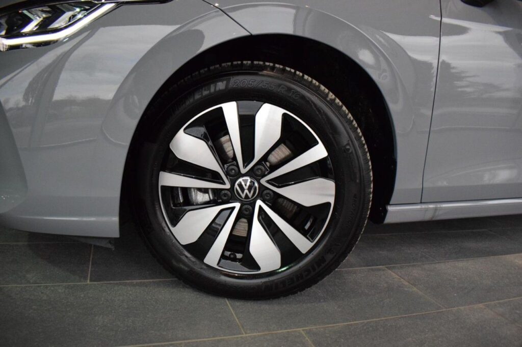 Volkswagen Golf Exposé-Bild 16