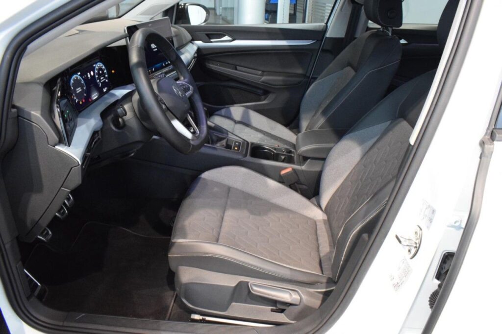 Volkswagen Golf Exposé-Bild 6