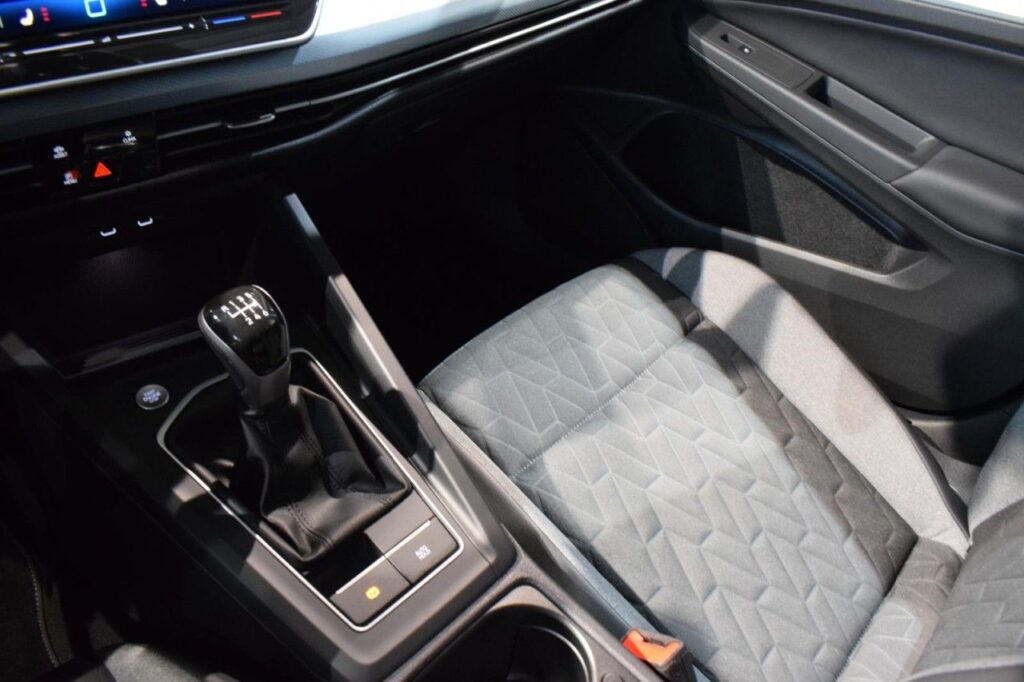 Volkswagen Golf Exposé-Bild 16