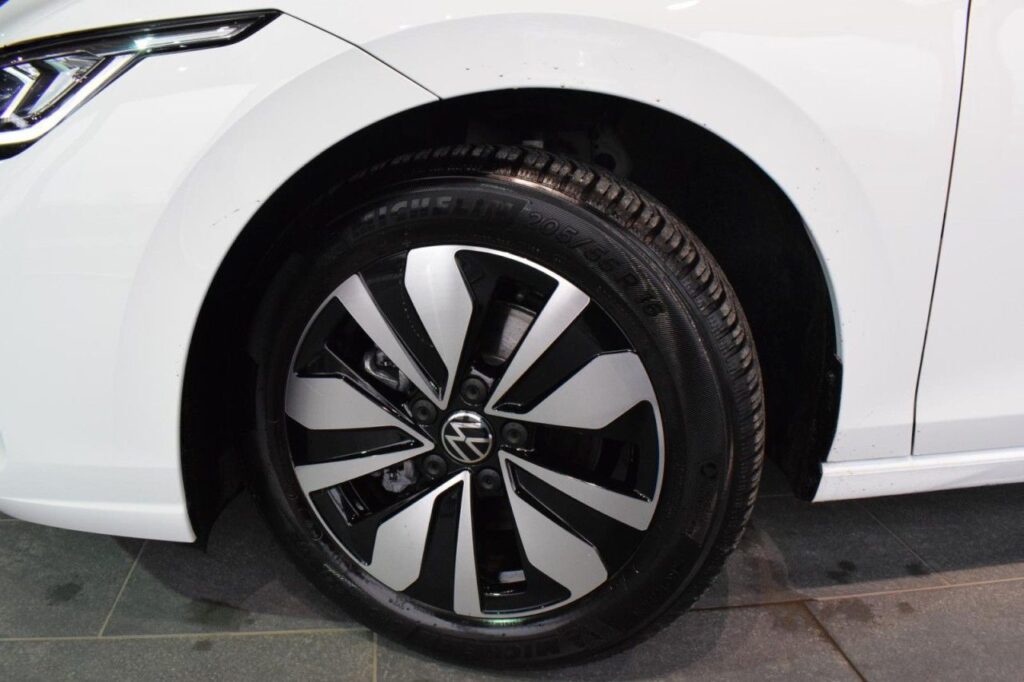 Volkswagen Golf Exposé-Bild 17