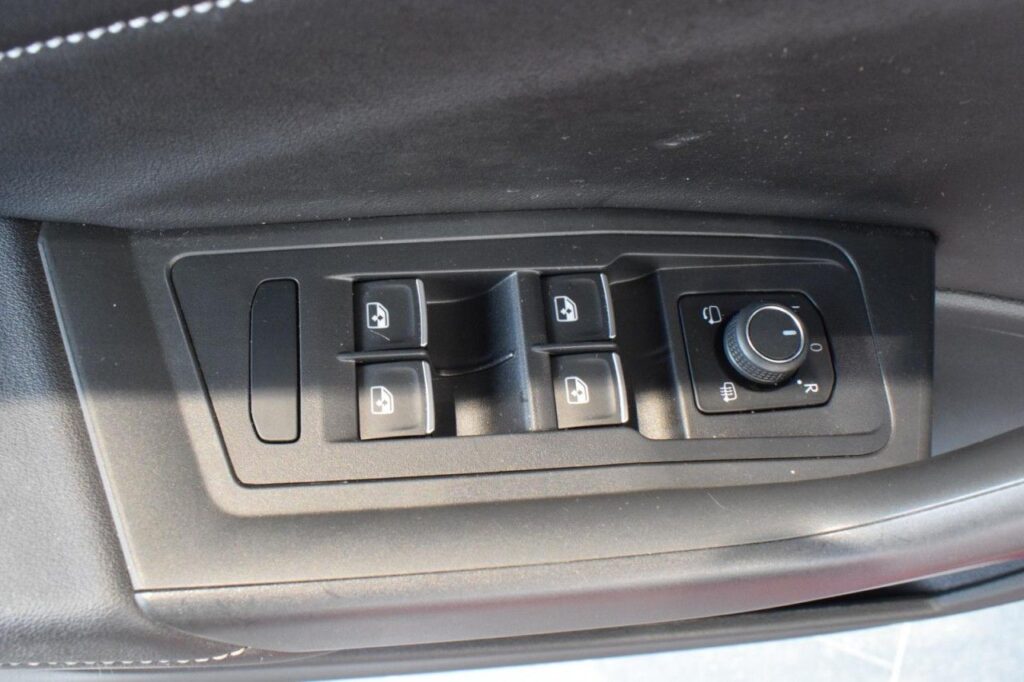 Volkswagen T-Roc Exposé-Bild 8