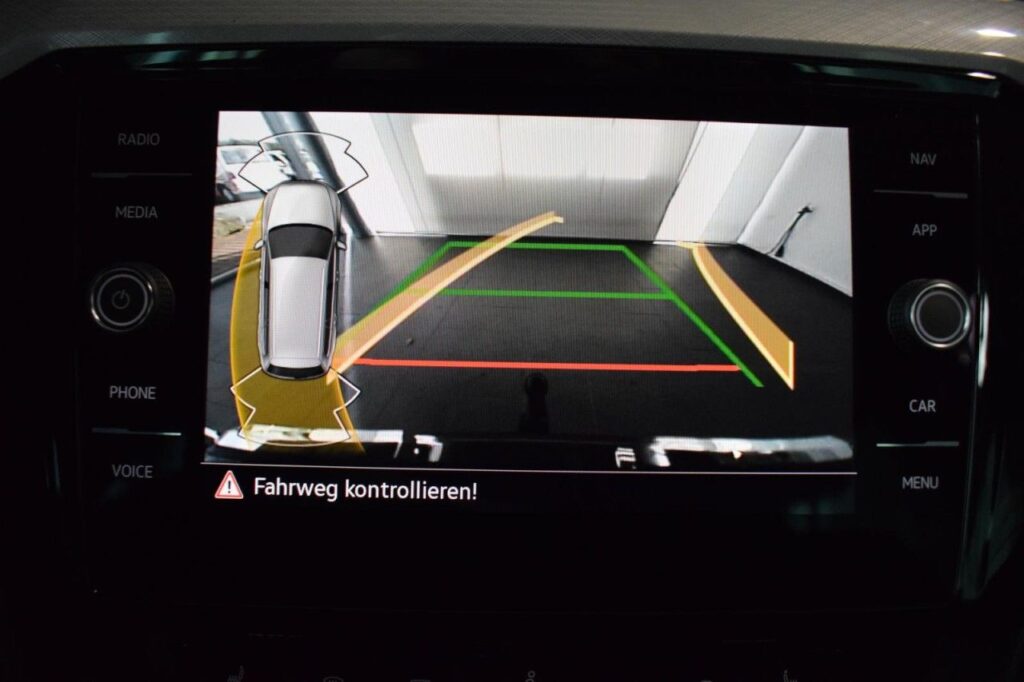 Volkswagen Passat Variant Exposé-Bild 16