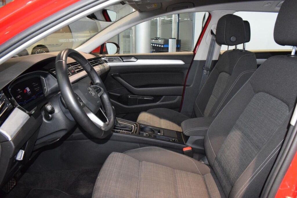 Volkswagen Passat Variant Exposé-Bild 5