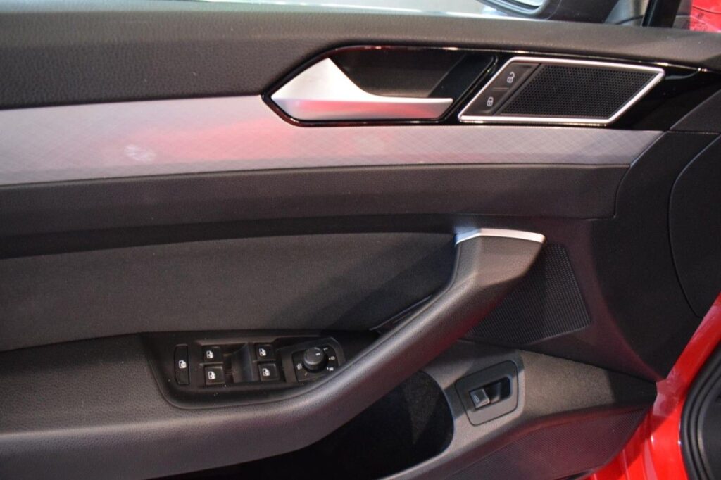 Volkswagen Passat Variant Exposé-Bild 6