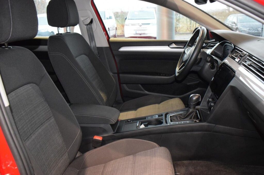 Volkswagen Passat Variant Exposé-Bild 7