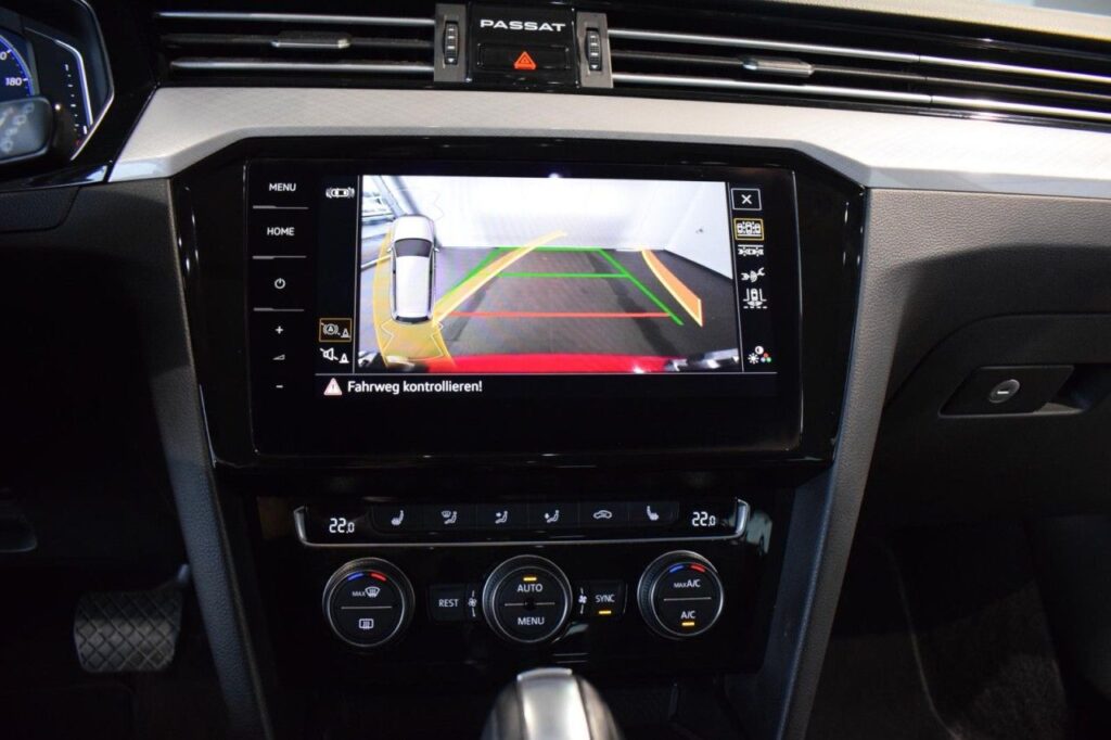 Volkswagen Passat Variant Exposé-Bild 12