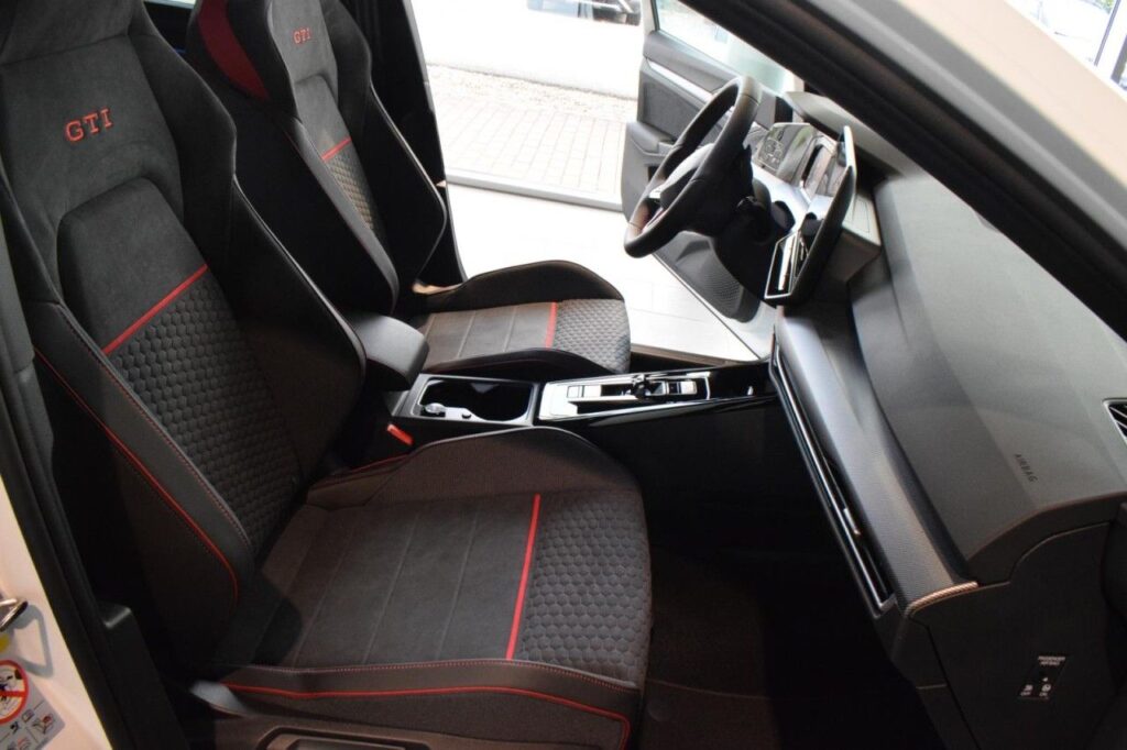 Volkswagen Golf Exposé-Bild 8