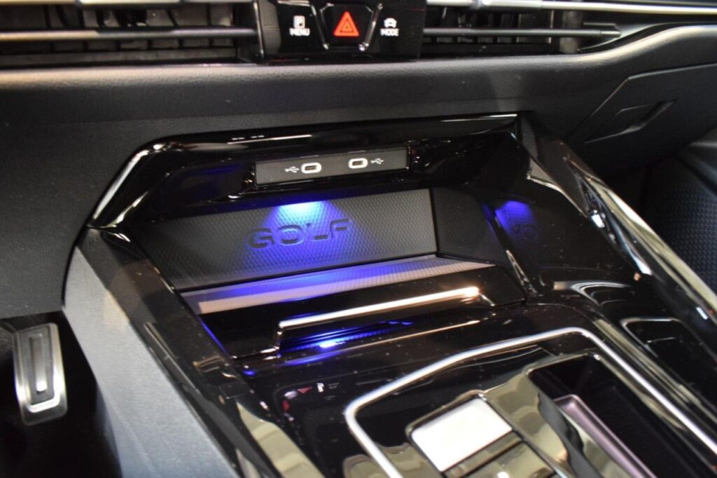 Volkswagen Golf Exposé-Bild 14