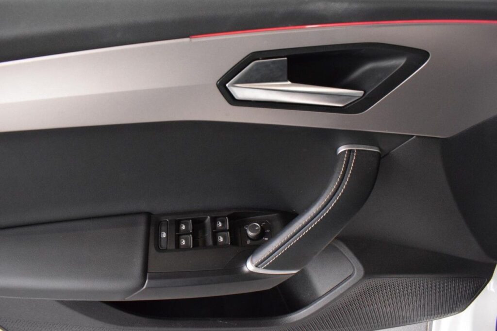 Seat Leon Exposé-Bild 6