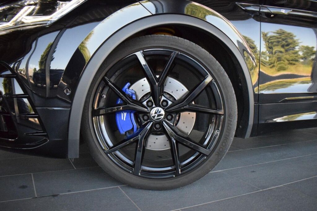 Volkswagen Tiguan Exposé-Bild 18