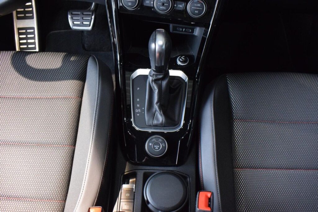 Volkswagen T-Roc Exposé-Bild 13