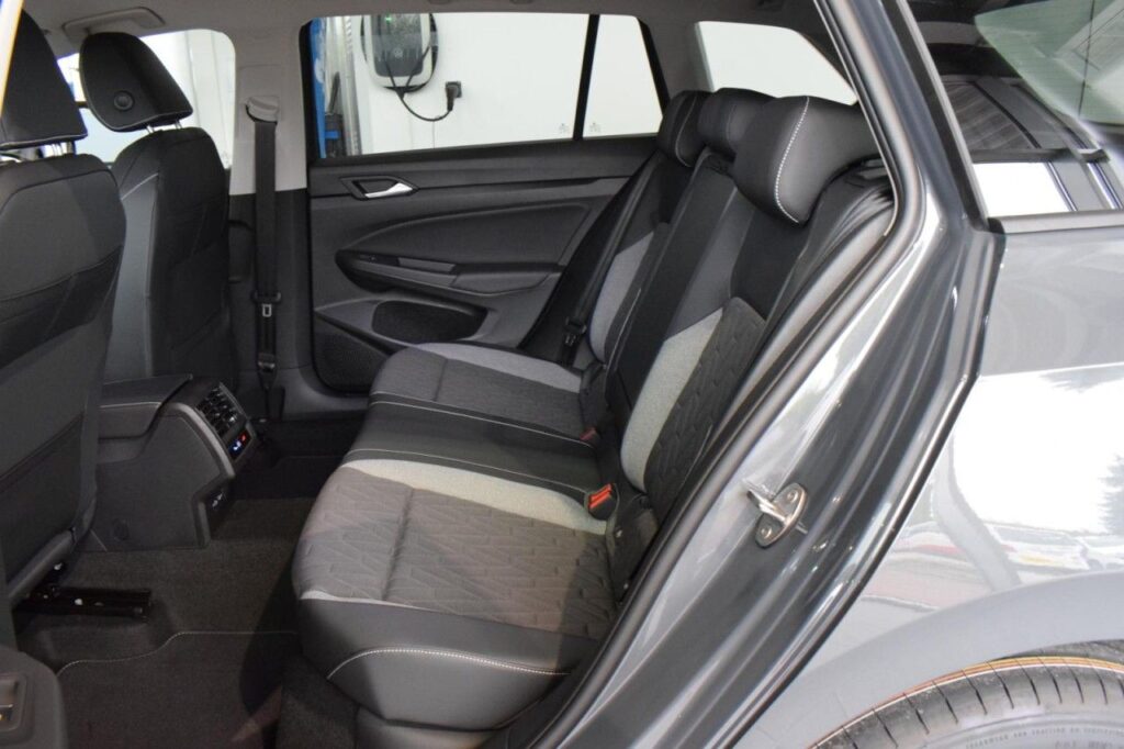 Volkswagen Golf Exposé-Bild 8