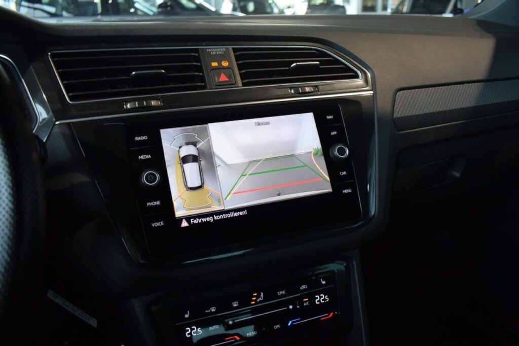 Volkswagen Tiguan Exposé-Bild 14
