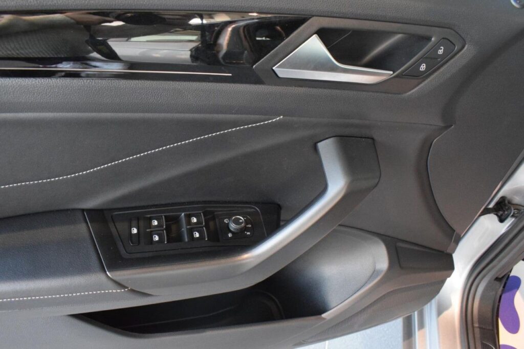 Volkswagen T-Roc Exposé-Bild 6