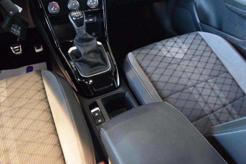 Volkswagen T-Roc Exposé-Bild 11