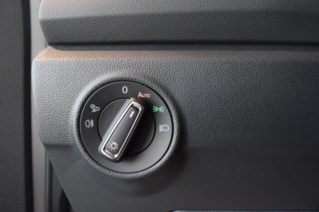 Volkswagen T-Roc Exposé-Bild 12