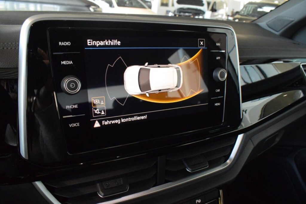 Volkswagen T-Roc Exposé-Bild 14