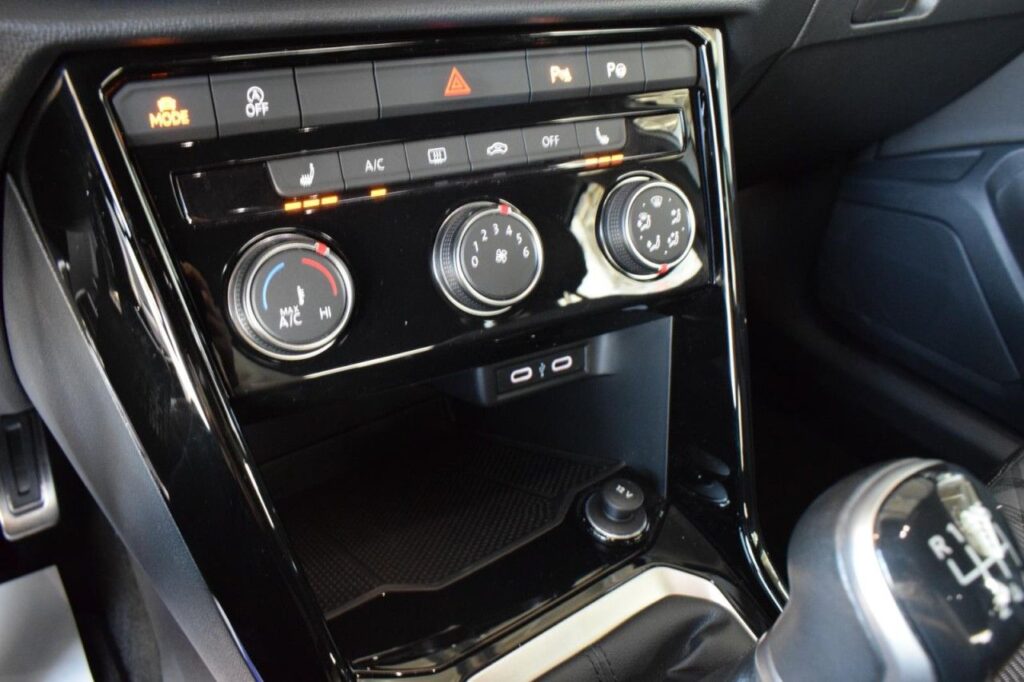 Volkswagen T-Roc Exposé-Bild 15