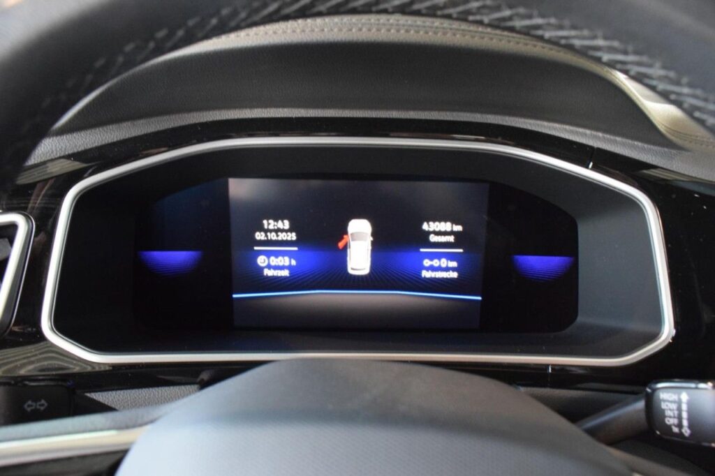 Volkswagen T-Roc Exposé-Bild 16