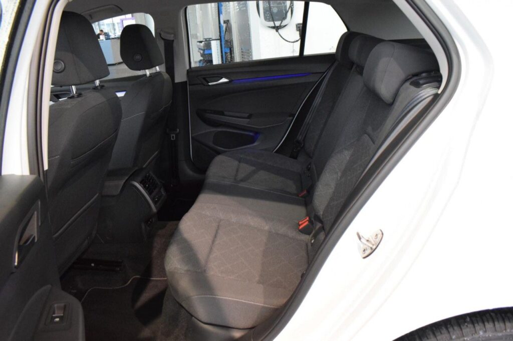 Volkswagen Golf Exposé-Bild 8